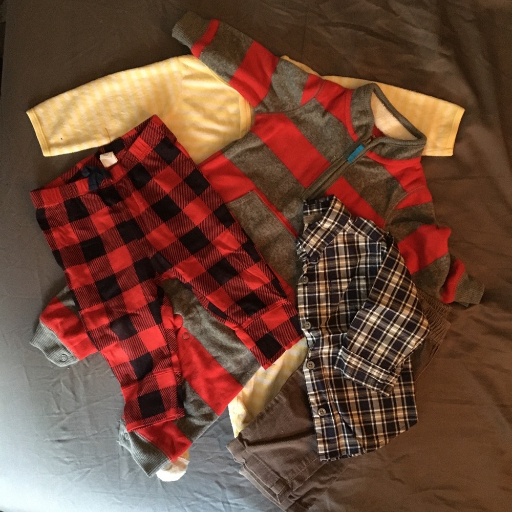Baby bundle sleepers and outfit 6M